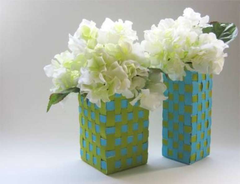 45. Cachepot para flores feito com artesanato com caixa de leite. Fonte: Pinterest