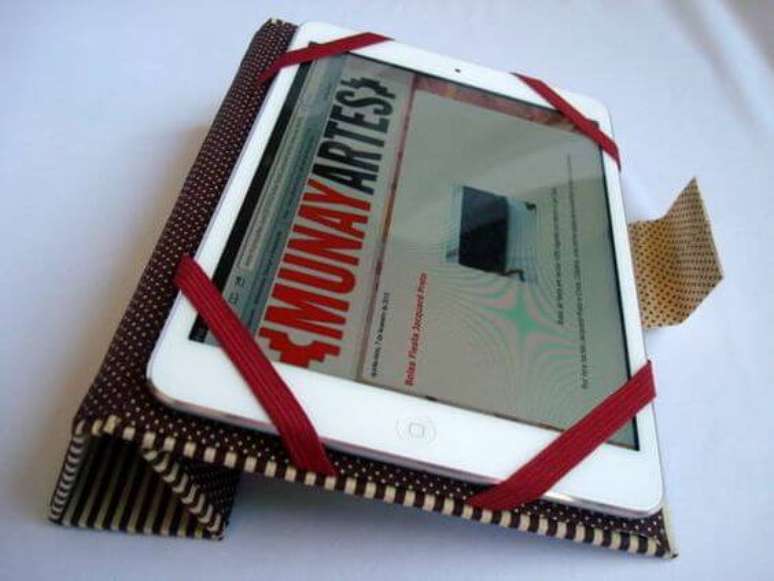 44. Você pode utilizar a caixa de leite para criar uma capa para tablet. Fonte: Pinterest