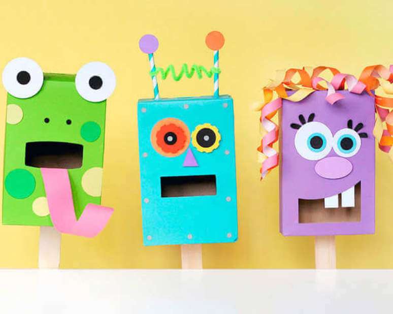 24. Para animar as crianças você pode criar monstros fofos com artesanato com caixa de leite. Fonte: Pinterest