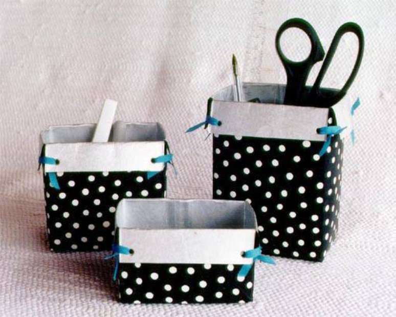 29. Porta-trecos simples feitos com artesanato com caixa de leite. Fonte: Pinterest