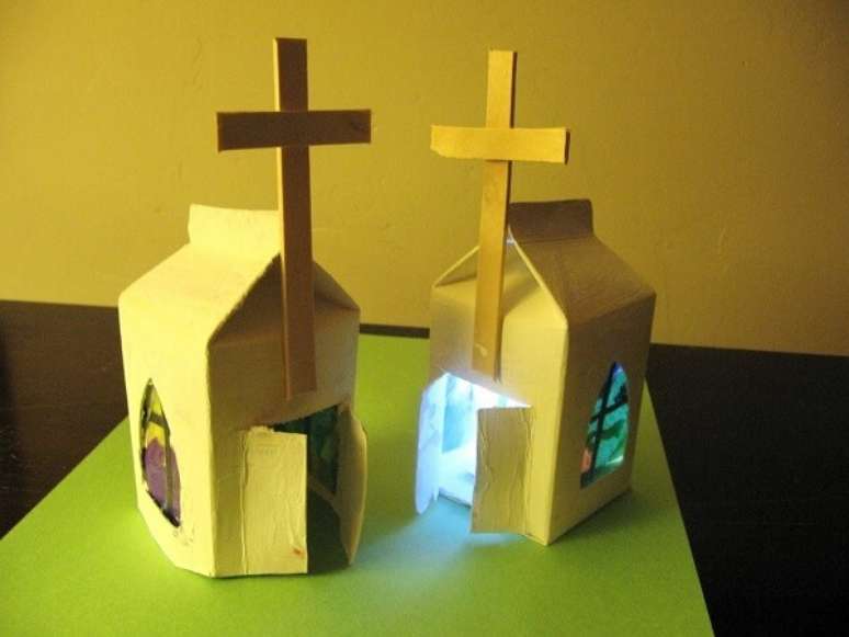 112. O artesanato com caixa de leite forma lindas igrejas. Fonte: Pinterest