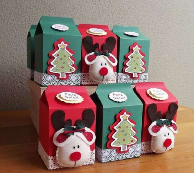 120. Enfeites de natal feitos com caixa de leite. Fonte: Pinterest