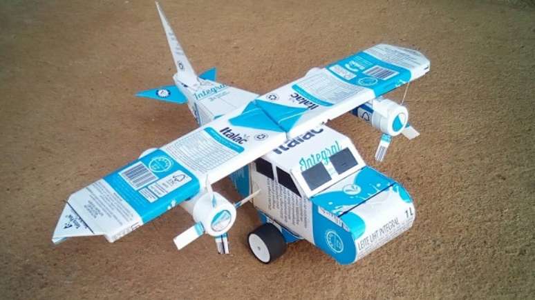 126. Construa um avião incrível com caixa de leite. Fonte: Revista Artesanato