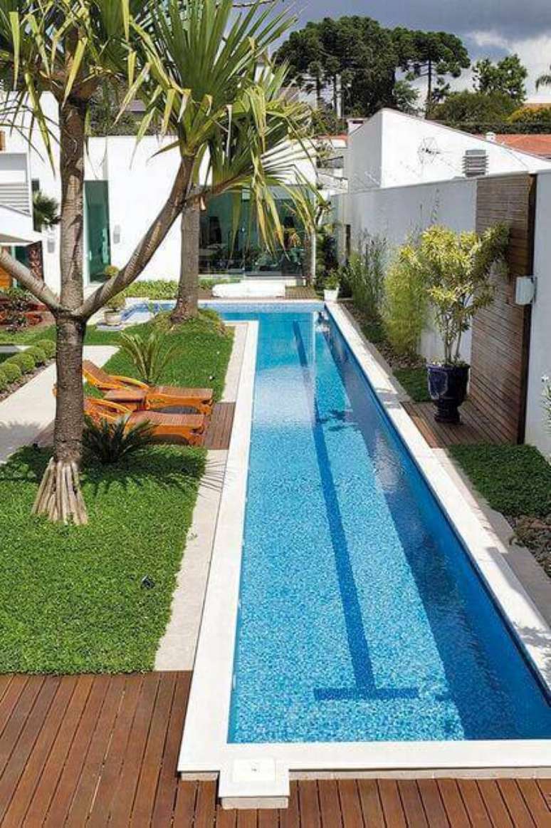 34. O revestimento para piscina em vinil costuma ser delicado. Foto: Revista Habitare