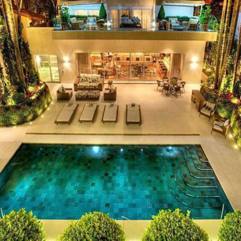 12. Um bom revestimento para piscina &eacute; sempre bonito. Foto: Instagram
