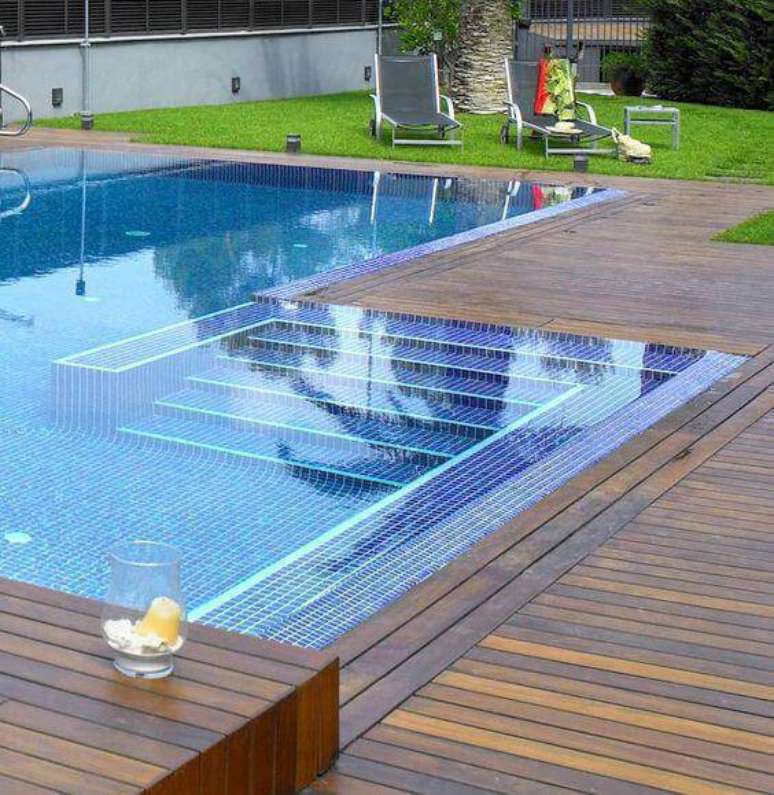 2. O revestimento para piscina em vinil é o modelo mais popular. Foto: Plan Reforma