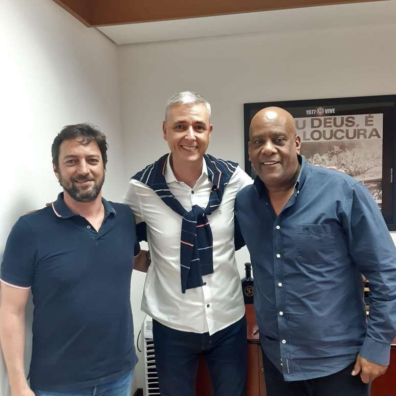 Tiago Nunes posou ao lado de André Negão e Duílio Monteiro Alves (Foto: Reprodução/Instagram)