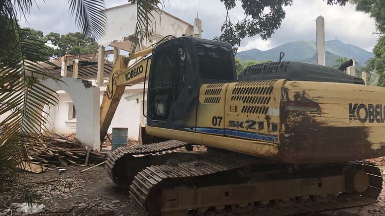 Muitas casas est&atilde;o abandonadas, sendo demolidas ou foram vendidas a corpos diplom&aacute;ticos