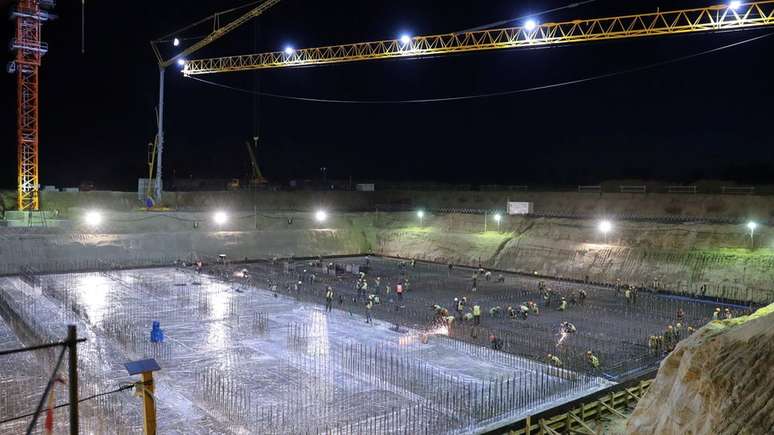 Obra passou por v&aacute;rios aditivos e atrasos