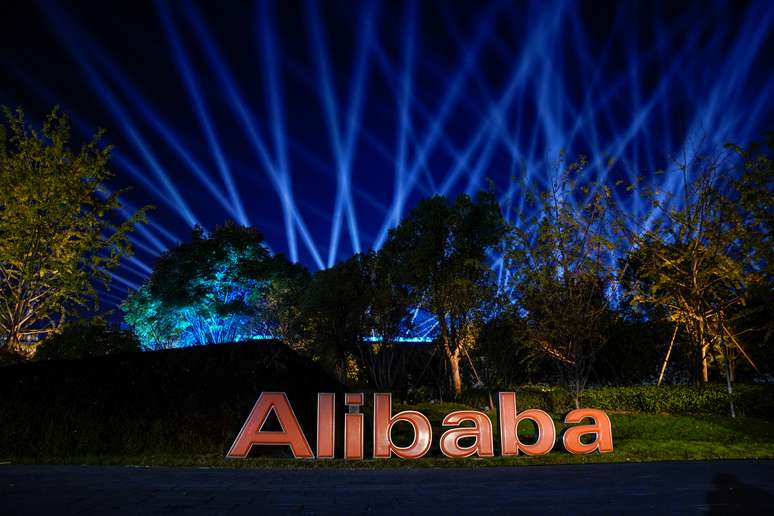 Logo do Alibaba Group na sede da companhia em Hangzhou, província de Zhejiang China, 10/11/2019. REUTERS/Aly Song/Foto de arquivo
