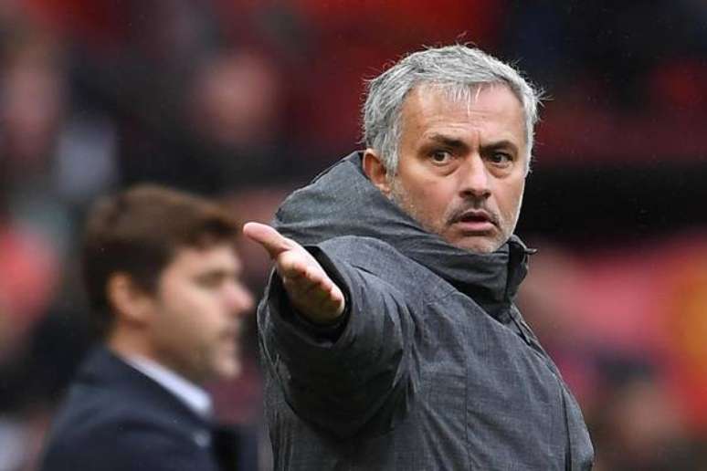 Tottenham anuncia José Mourinho como novo técnico