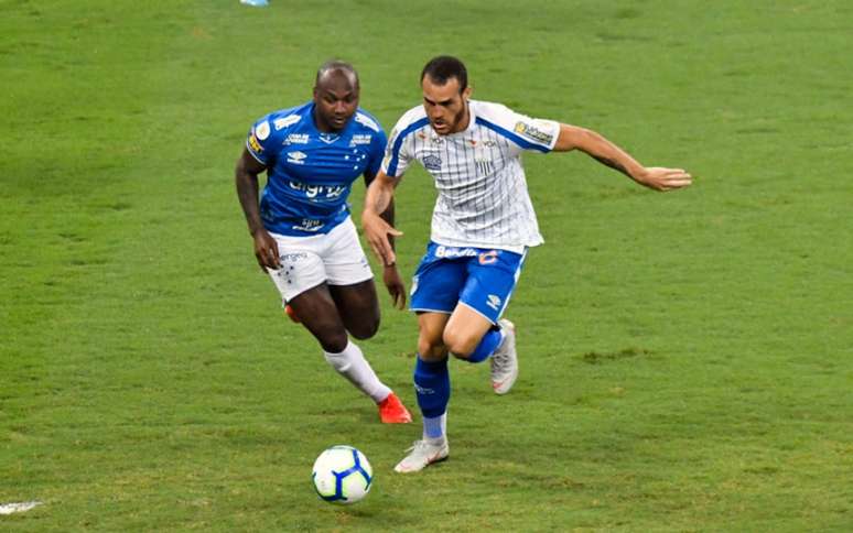 Cruzeiro e Avaí empatarem sem gols na última segunda-feira (Foto: Mourao Panda/Ofotografico)