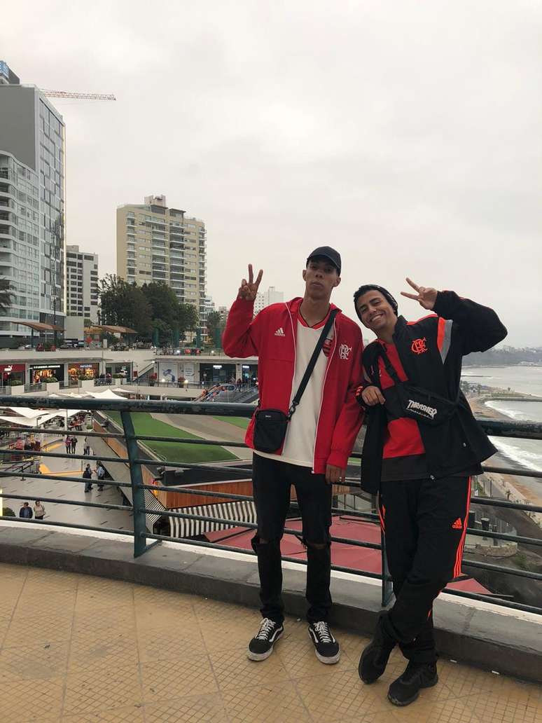 Os amigos Alexandre Calmon e Jorge Diogo estão no Peru para a partida entre Flamengo e River Plate, no sábado (23).  