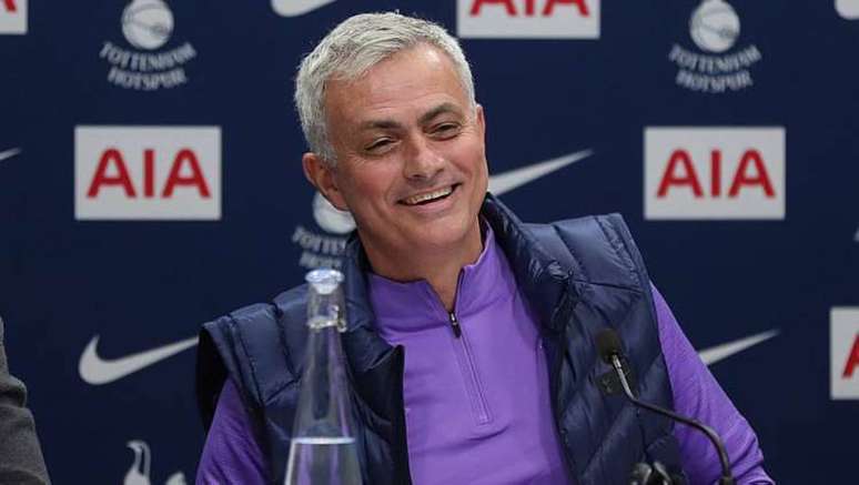 José Mourinho é apresentado no Tottenham