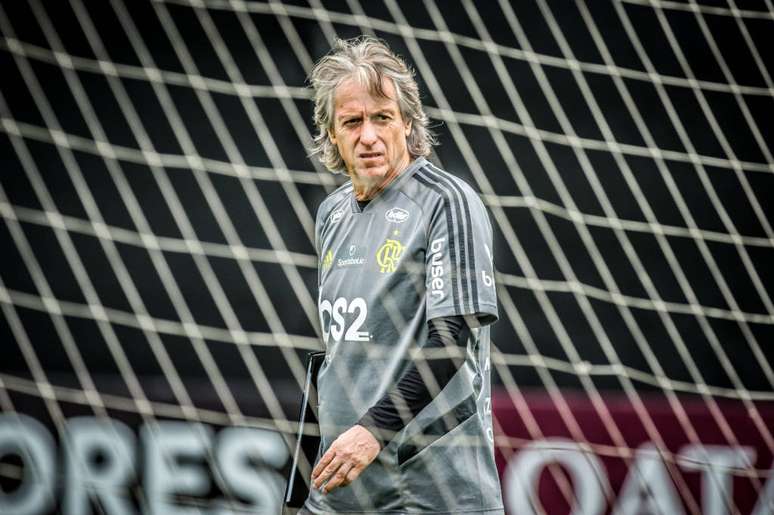 Jorge Jesus comandou treino em Lima (Foto: Alexandre Vidal/CRF)