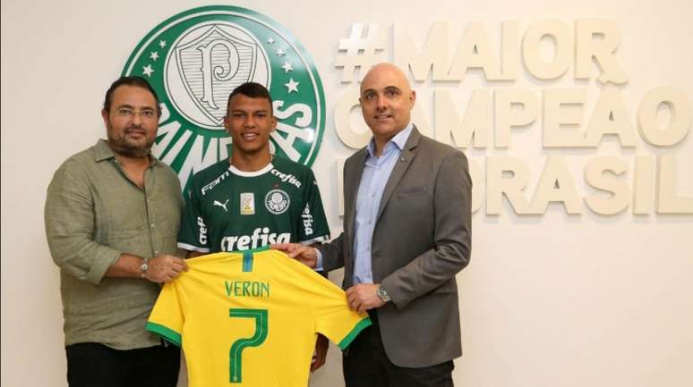Gabriel Veron acertou renovação com o Palmeiras até 2024 (Foto: Ag. Palmeiras)