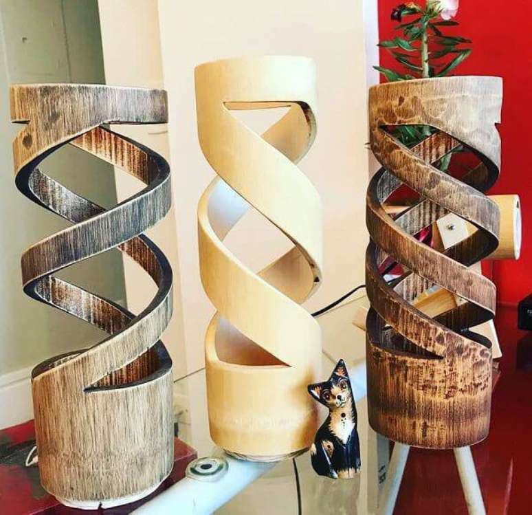 35. Crie luminárias belíssimas a partir de artesanato com bambu. Fonte: Pinterest