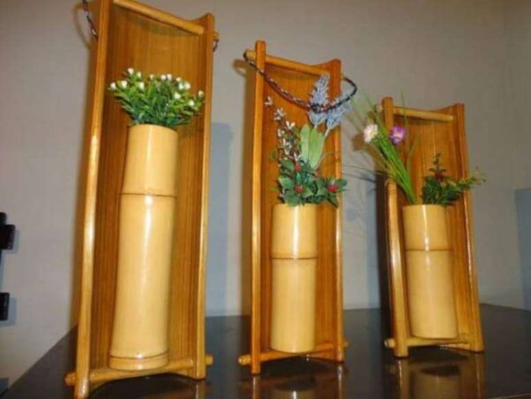 23. O artesanato com bambu forma lindos vasos. Fonte: Artesanato e Reciclagem