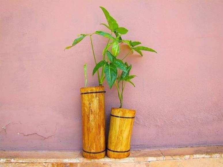 37. Suporte para plantas criado a partir do artesanato com bambu grosso. Fonte: Pinterest