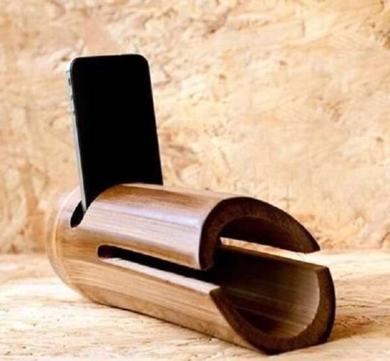 4. Crie um lindo suporte para celular a partir de artesanato com bambu. Fonte: Pinterest