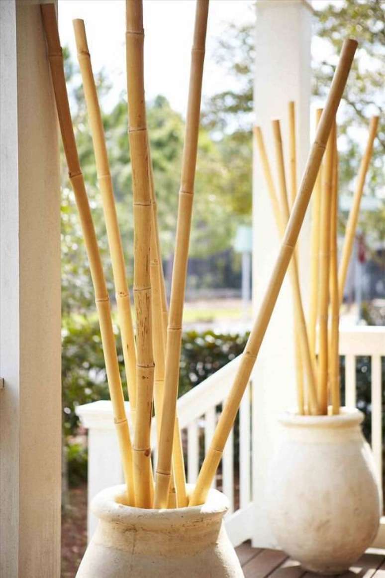 66. Artesanato com bambu decora a entrada de casa. Fonte: Amo Decorar