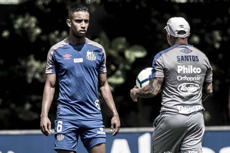 Jogador treina como reserva no Santos (Foto: Ivan Storti/SFC)