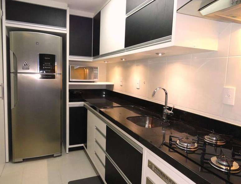 36. Cozinhas compactas também podem ter uma pia de granito. Projeto de Frente e Verso Arquitetura