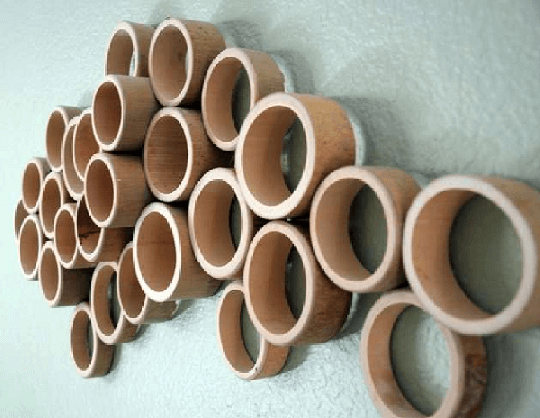 78. Decore a parede de forma criativa feitas de artesanato com bambu. Fonte: Pinterest