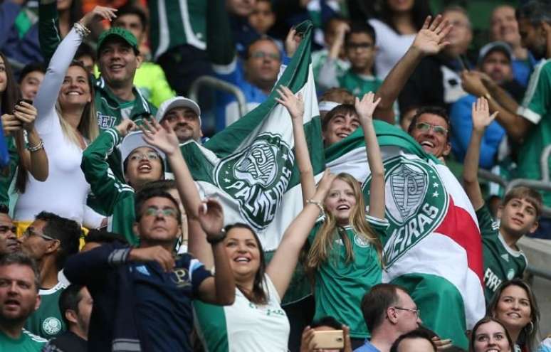 Torcida do Palmeiras tem motivo para comemorar: os três rivais caíram feio nessa quarta-feira (Foto: Cesar Greco/SEP