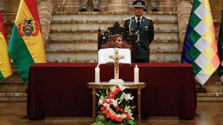 Na Bolívia, principais líderes de oposição a Evo Morales, Fernando Camacho e Jeanine Áñez, contaram com apoio de setores católicos e evangélicos