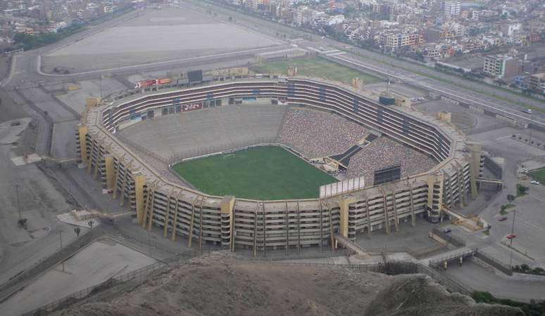 Conheça o Estádio Monumental de Lima, palco da decisão entre Flamengo e River