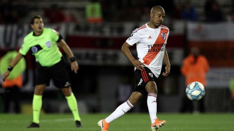 De la Cruz é uma das armas do River Plate (Foto: Alejandro Pagni/AFP)