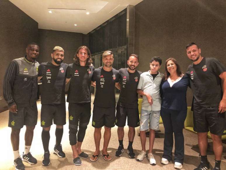 Redes sociais do Flamengo compartilharam encontro com Nickollas e Silvia Grecco (Reprodução)