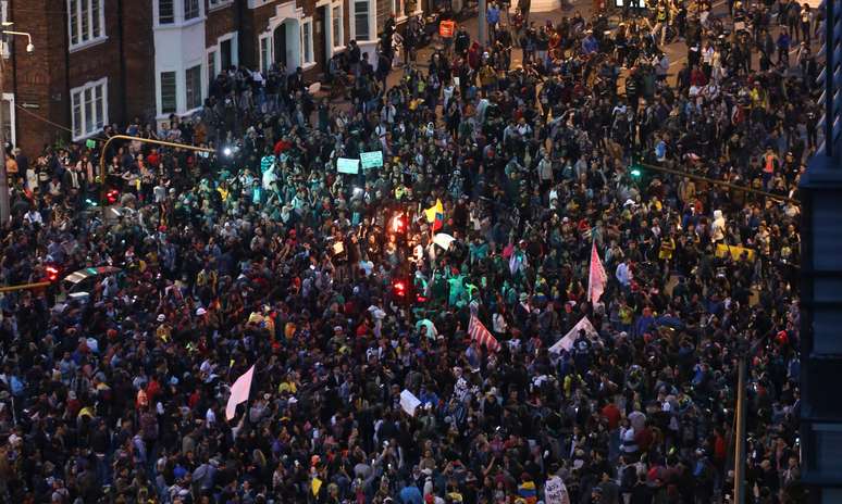 Vista a&eacute;rea de manifestantes no Parque de los Hippies, enquanto a greve nacional continua em Bogot&aacute;, Col&ocirc;mbia. 23/11/2019. REUTERS/Luisa Gonzalez