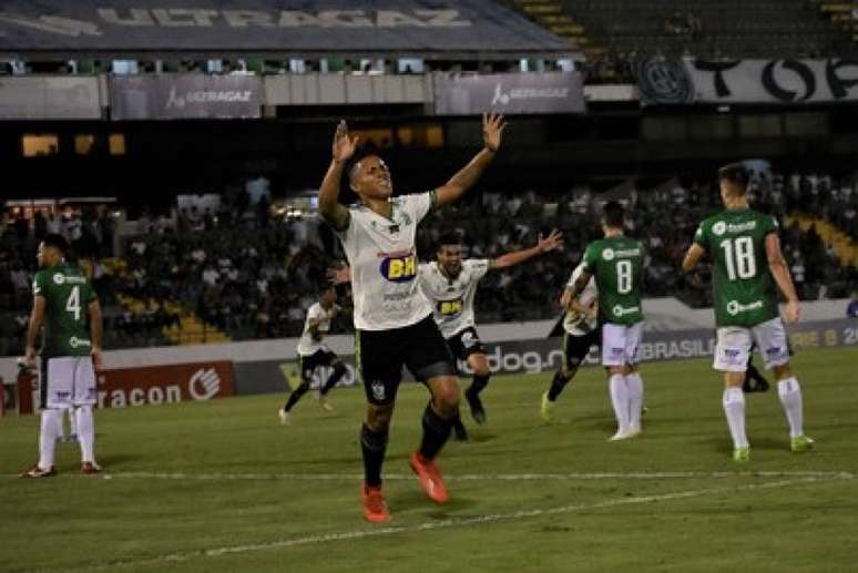 Vitão marcou seu primeiro gol pelo Coelho, que deixou o time dependendo só de suas forças para voltar à Série A em 2020- (Mourão Panda/América-MG)