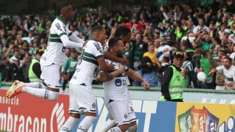 Coritiba está próximo de subir para a primeira divisão do Campeonato Brasileiro