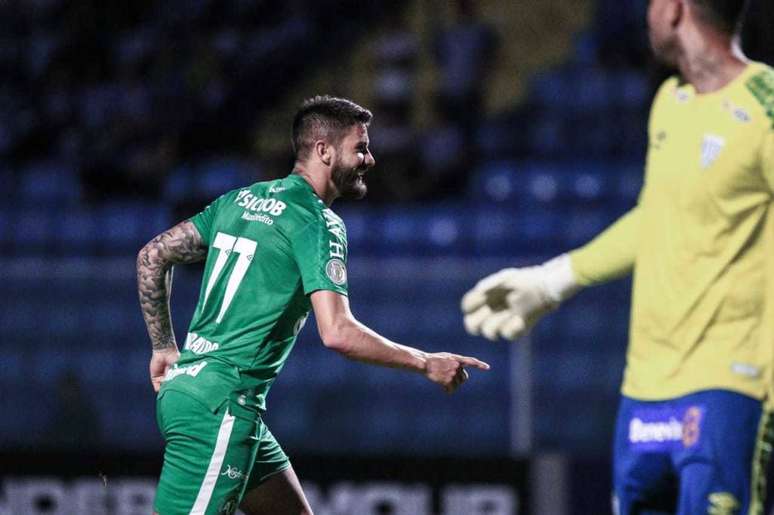 Everaldo marcou o gol da vitória da Chapecoense diante do Avaí (Foto: Márcio Cunha/ACF)