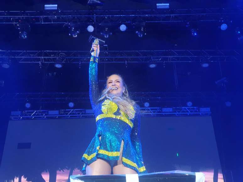 Claudia Leitte entregou show bem mais eletrônico