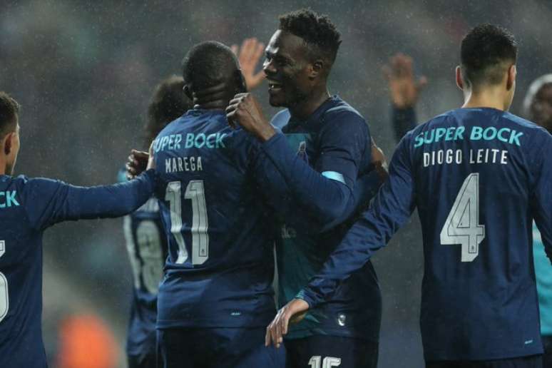 Jogadores do Porto comemoram a goleada em casa (Foto: Divulgação/PFC)