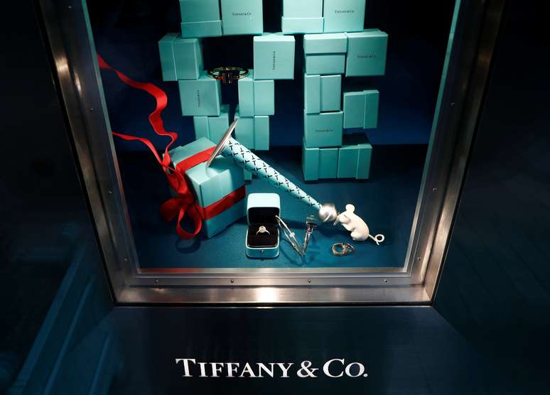 Vitrine de loja da Tiffany & Co. em Paris, Fran&ccedil;a, 25/11/2019. REUTERS/Gonzalo Fuentes 