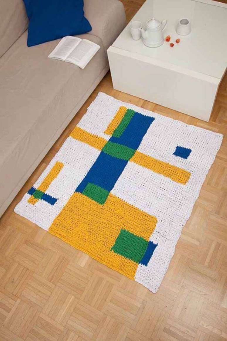 11. O tapete de crochê quadrado para sala com detalhes geométricos fica lindo – Por: Pinterest