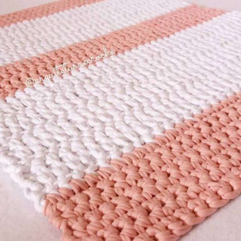 12. Tapete de crochê quadrado com duas cores – Por: Arquitetura e Crochê