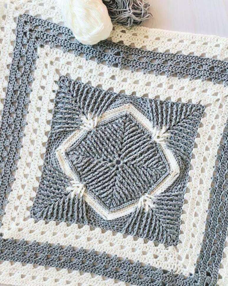 1. O tapete de crochê quadrado fica lindo na decoração – Por: Alejandra