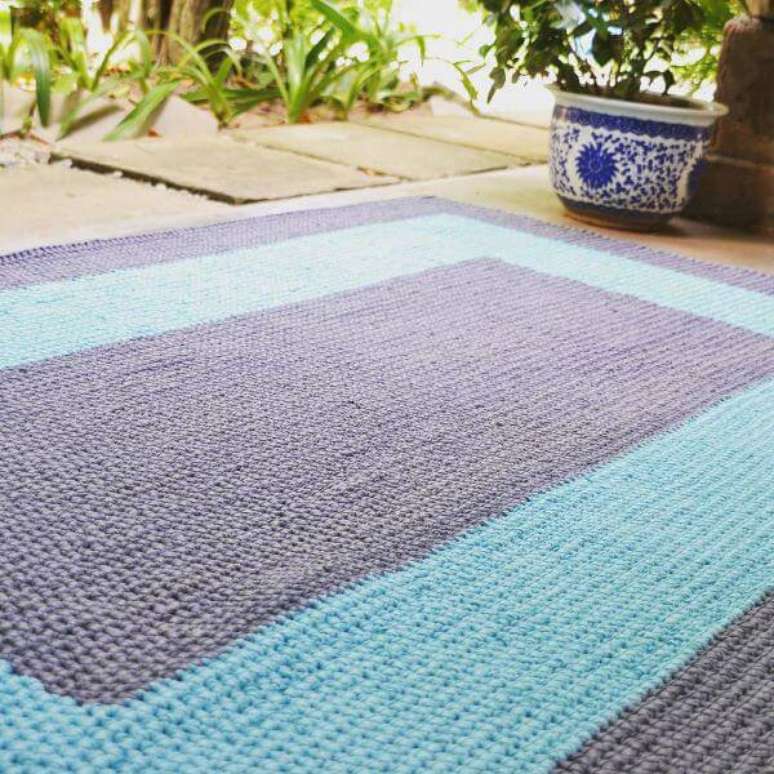 33. Tapete de crochê quadrado passo a passo em azul marinho e azul claro – Por: Scrap