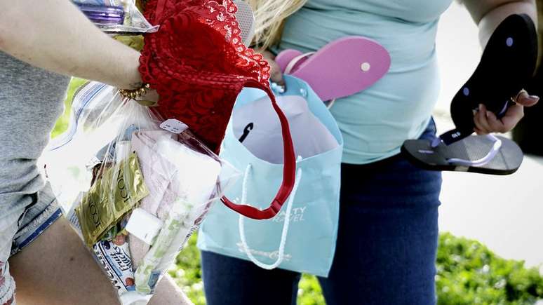 Escravas sexuais em recuperação recebem kits de cuidado pessoal em projeto comunitário