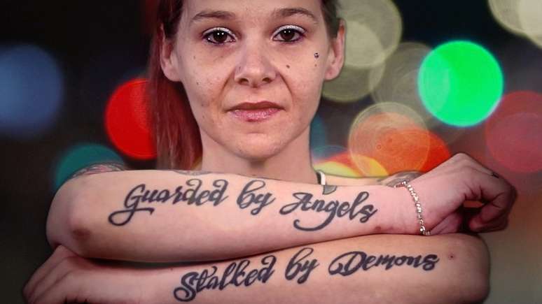 'Protegida por anjos, perseguida por demônios', diz a nova tatuagem de Jen