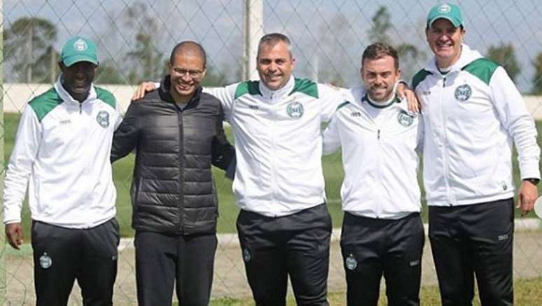 Revelado no Coritiba, Alex fez estágio de técnico nas categorias de base do clube