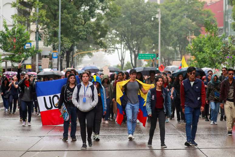 Manifestantes protestam em Bogot&aacute;
26/11/2019
REUTERS/Carlos Jasso
