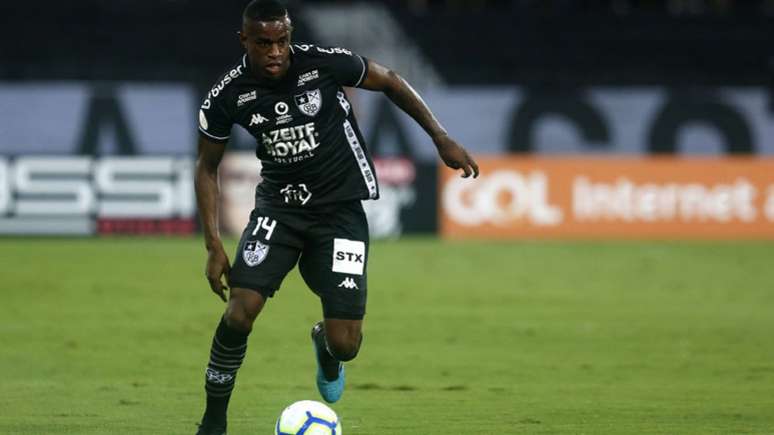 Marcelo em ação contra o Corinthians (Foto: Vítor Silva/Botafogo)