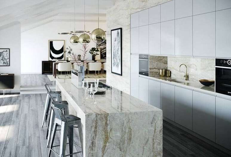18. A cozinha com ilha de mármore ficou super sofisticada mesmo com os armários modernos planejados – Foto: Cosentino